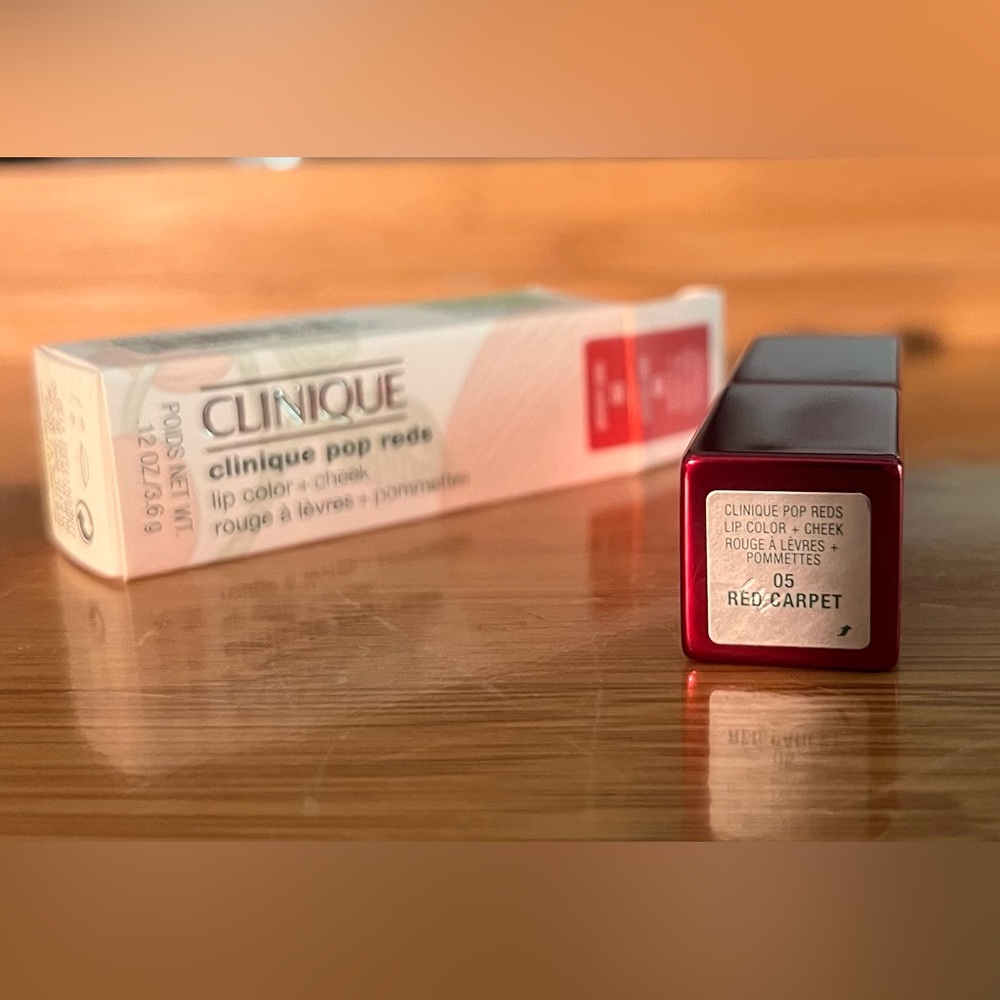 Clinique Pop Reds in Red Carpet - Picture 3 of 8